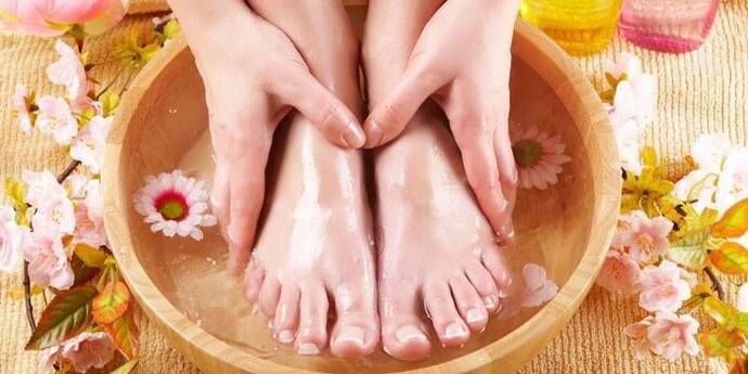 تأثير الحمامات ضد فطريات الأظافر